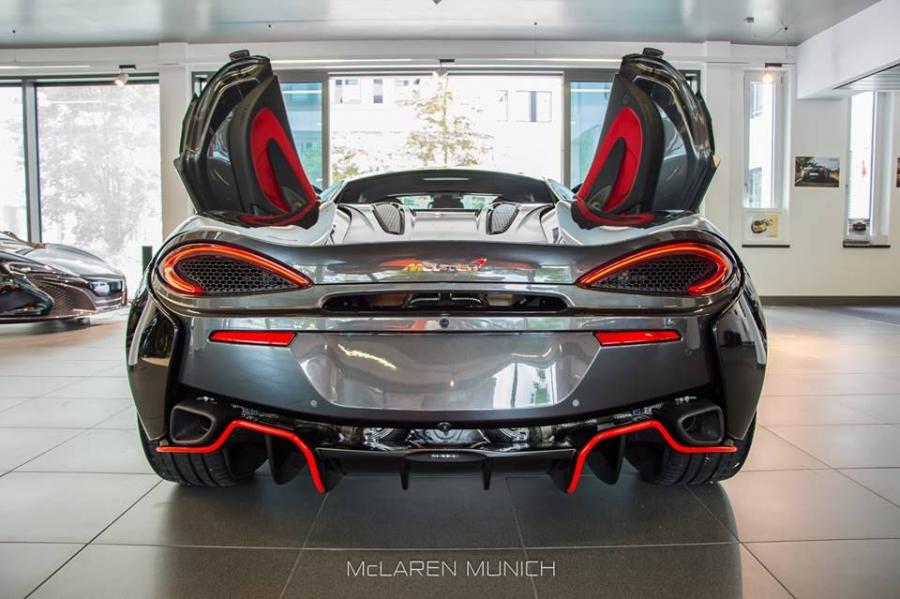 McLaren 570S in Onyx Black 2016 года  (фото 8 из 19)